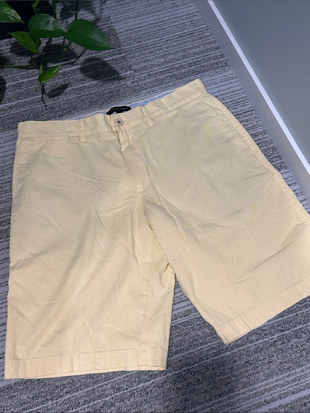 Brooks Brothers | 32W| Men's Light Yellow Classic Small Cord Shorts | EUC